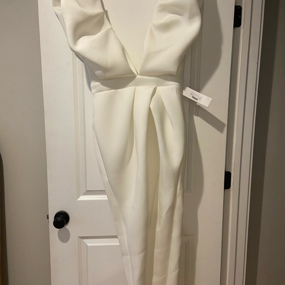 Elegant White Sleeveless Dress